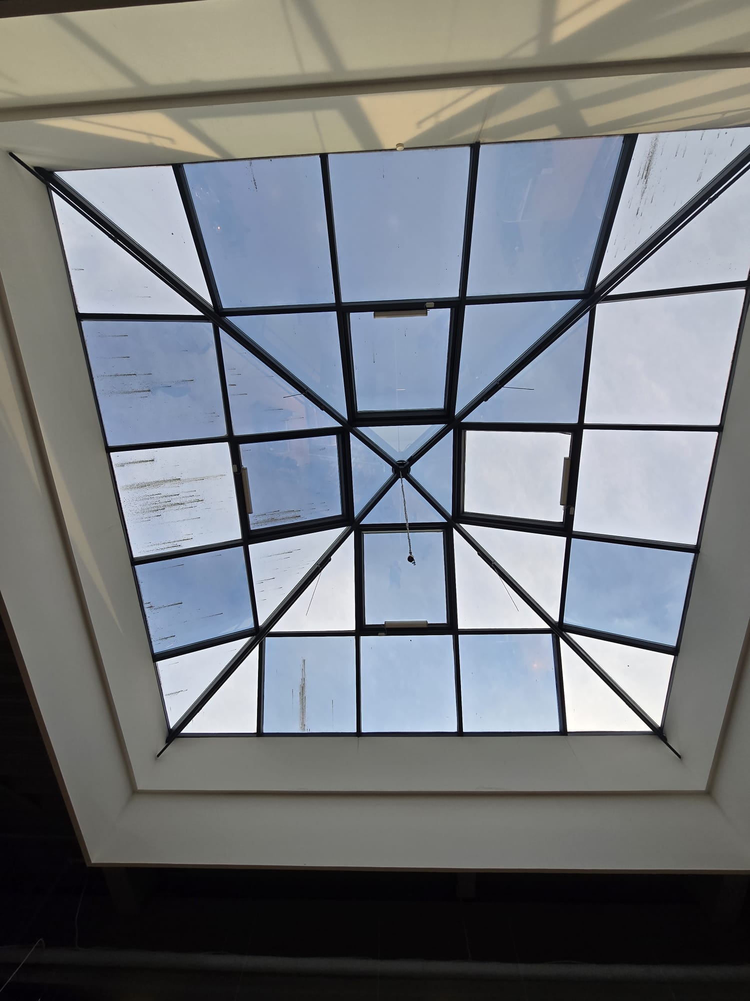 Sonnenschutzfolien an den Dachfenstern