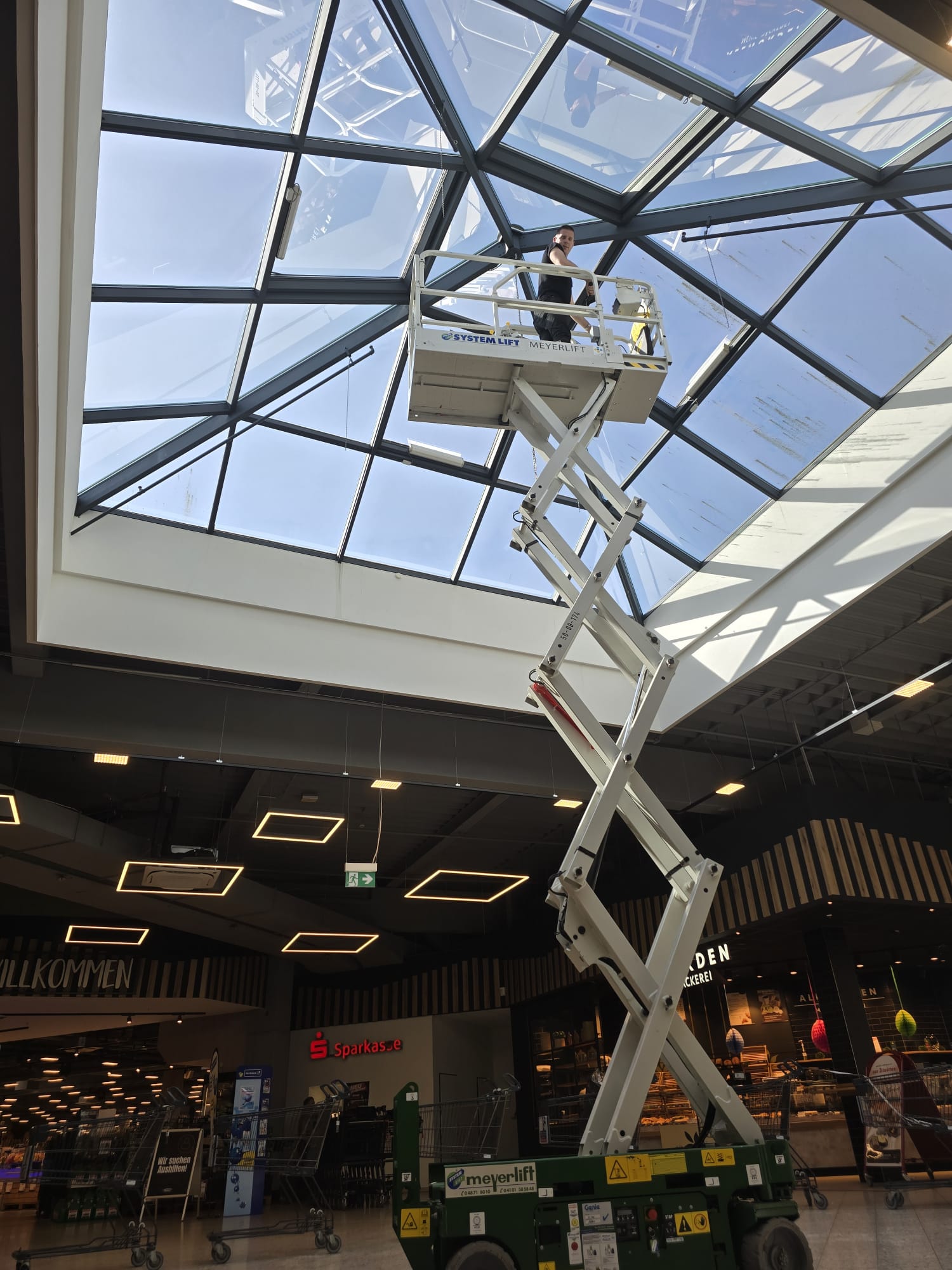 Sonnenschutzfolien an den Dachfenstern