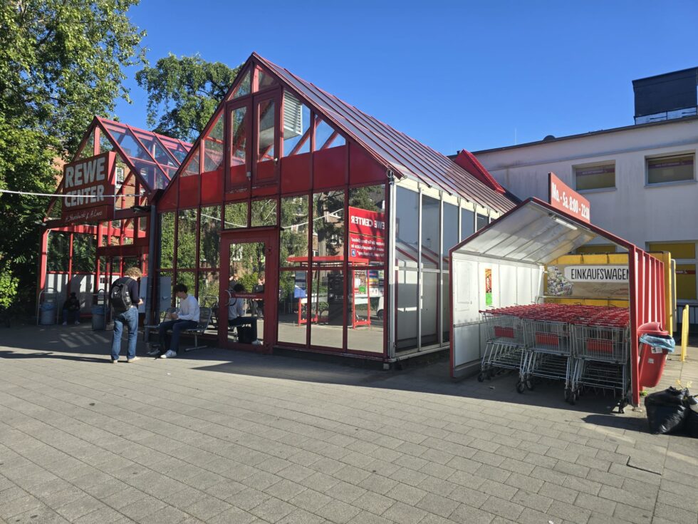 Rewe Center Kosmetiksalon – Angenehmes Klima dank Sonnenschutzfolie mit Spiegeleffekt