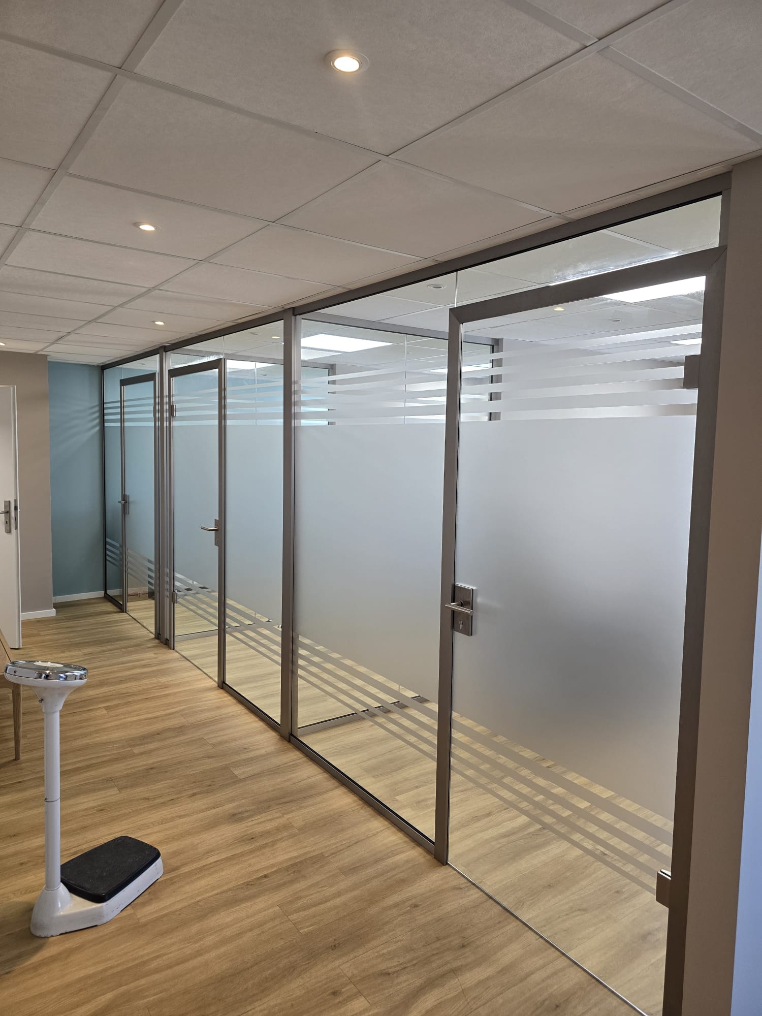 Warum Sichtschutzfolie für Glaswände im Büro