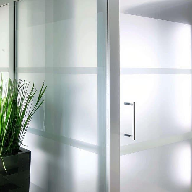 dekorative Glasfolie, Sichtschutzfolie Glas, Glasfolie modern, Milchglasfolie Fenster, Glasdesign Ideen, Glasdekor für Türen, Sichtschutz Büro Glas
